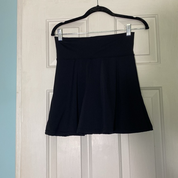 Black tennis skirt with slit activewear workout clothes, golf skirt - Picture 3 of 9